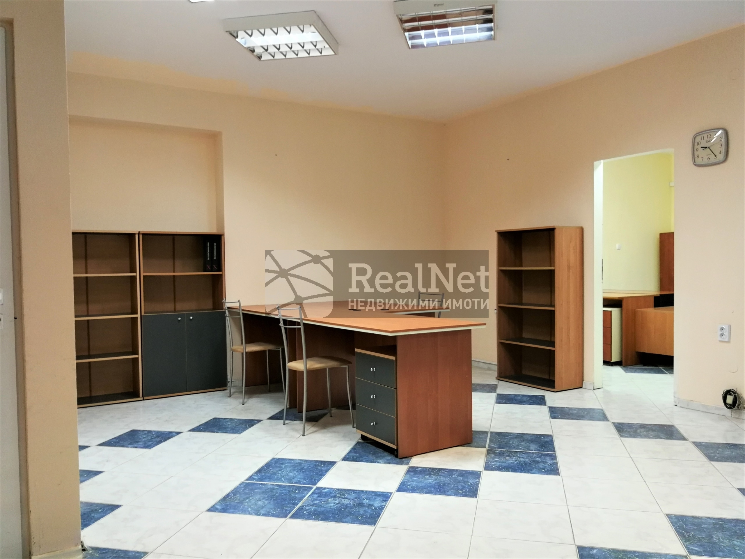 ДАВА под НАЕМ – офис, 50 кв.м., 400 €, Център, ул. Царибродска