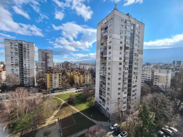 Тристаен апартамент под наем в ж.к. Борово